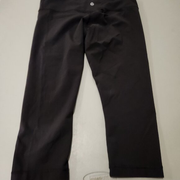 Black Lululemon Capris Size 8 - Picture 5 of 7